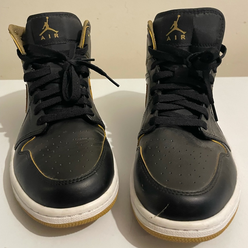 Jordan 1 Retro Mid Black Metallic Gold